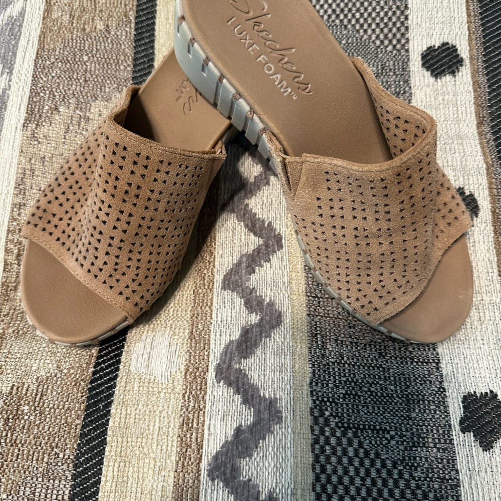 Skechers Women's Tan Sandals